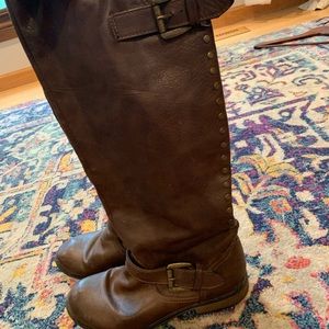 Red back zip riding boots